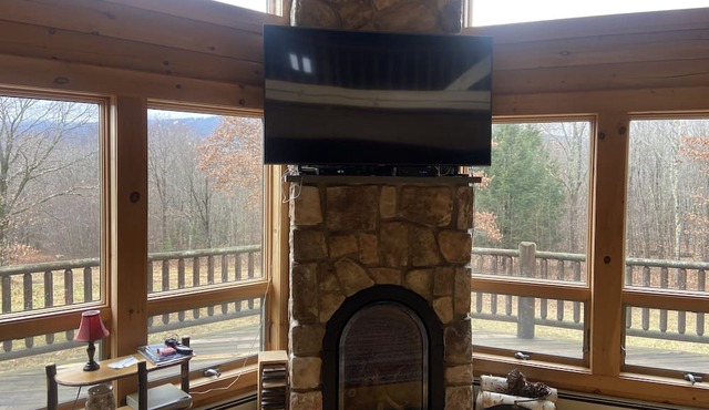 Stunning Catskills Cabin Getaway, facing BelleAyre in Fleischmanns