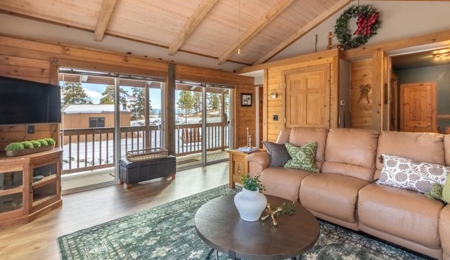 Cozy 3-bedroom Lakeview Cabin with Meadow & Mountain View’s in Grand Lake