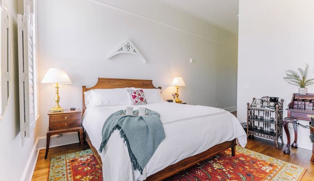Spacious Historic King Room by New River Trail in Max Meadows