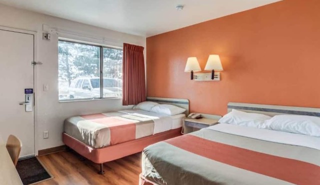 2 Full Beds | Non-Smoking in Fort Collins
