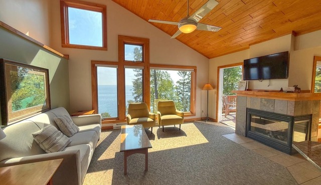Located directly on Lake Superior, this condo is ideal for families or groups in Lutsen