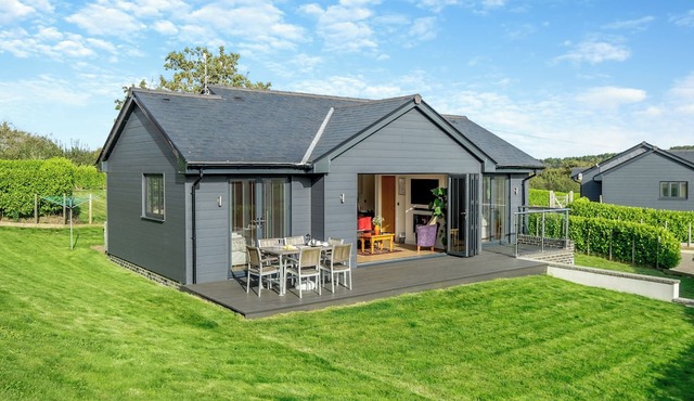 Fair Isle Holiday Cottages - Fisher in Near Newport