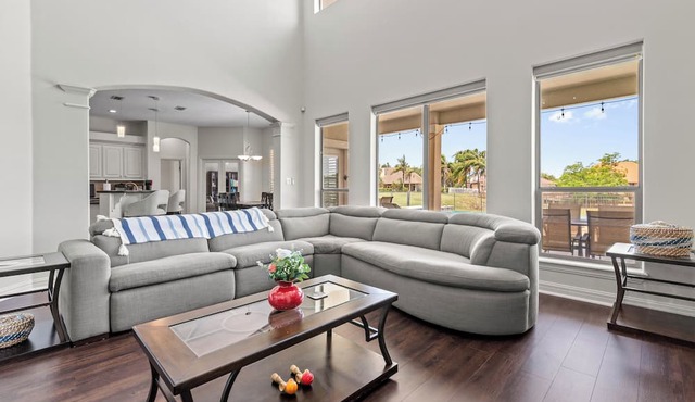 Treasure Hills Poolside Par- 5 bedroom 3.5bath- Pool overlooking the 14th hole! in Harlingen