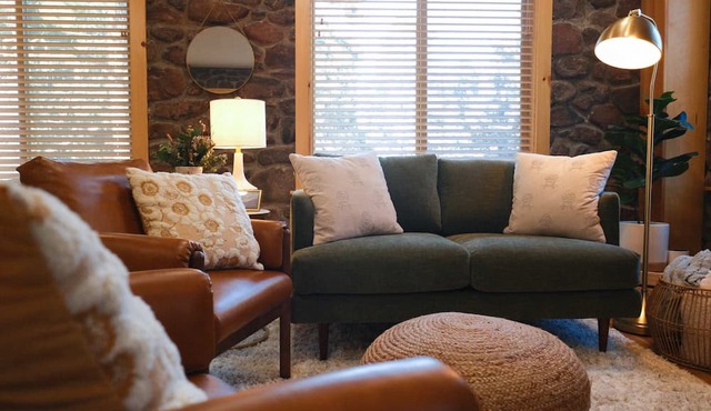 Elegant Stone Cottage by Pikes Peak in Cascade-Chipita Park