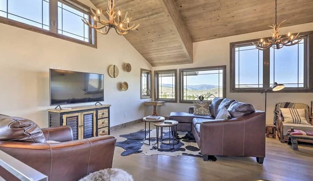 Luxury 6 BDR Home! Skiing, Golf, Views, Hot tub! in Granby