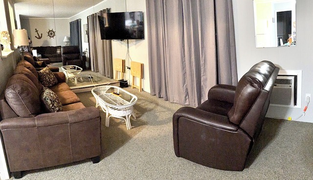 Clean, Comfortable 2 bedroom condo on bayside. Pool, Wifi in Ocean City