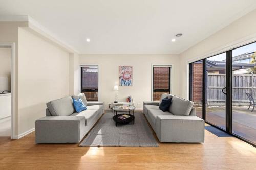 Entire Cozy 4-Bedroom Home with 2 Ensuites In Keysborough in Keysborough