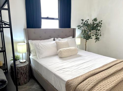 Downtown 1 or 2 Bedroom Stay - Walk to Ferry in Belize City