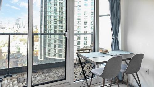Absolute Heart of Toronto Electric Downtown Studio by Eaton Centre & Dundas Sq in Toronto