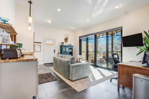 Redstone Terrace Scenic Mountain View Retreat in Manitou Springs