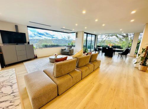 6BR Stunning Waterview & Private Pool in Sydney